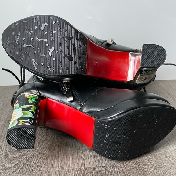 Black and floral faux leather heeled ankle boots with lace up back - Picture 3 of 7